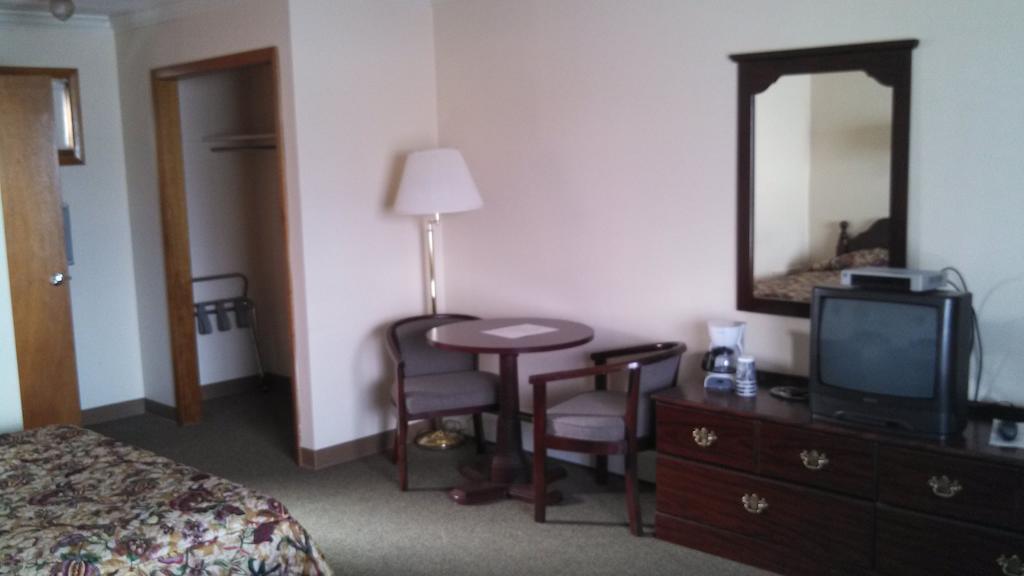 The Mansion Motel Buffalo Room photo